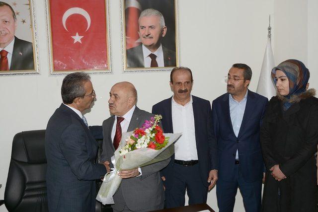 Ak Parti &Ccedil;atak il&ccedil;e başkanlığında devir teslim t&ouml;reni 1