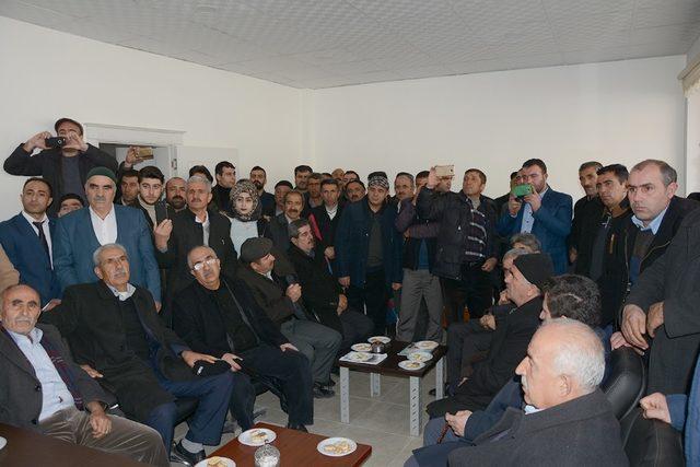 Ak Parti &Ccedil;atak il&ccedil;e başkanlığında devir teslim t&ouml;reni 4