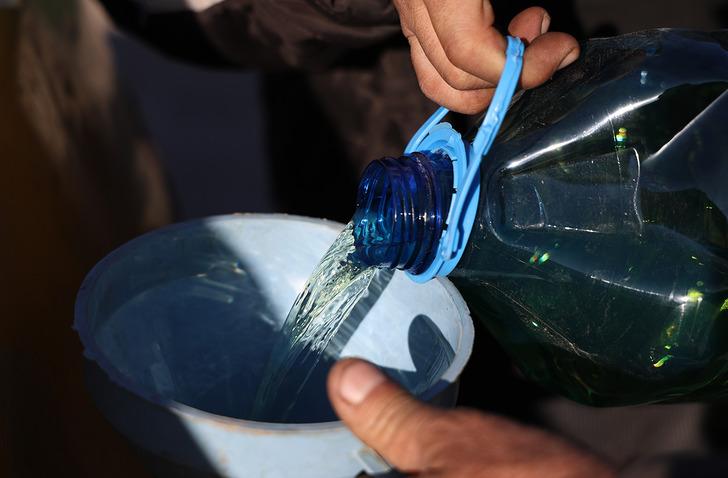 Benzin de seyyara düştü! Yol kenarında satmaya başladılar! Suriye’den gelen görüntüler şaşkına çevirdi G5