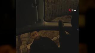 Neye uğradığını şaşırdı: Değnekçiye suçüstü anı!