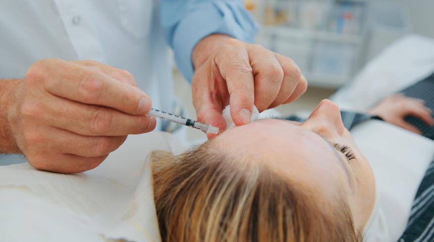 G&uuml;zellik uğruna k&ouml;r oldu! Duruşmadan &ccedil;ıkan avukat herkesi uyardı