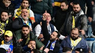 Eyüpspor beraberliği sonrası Fenerbahçe'de gece yarısı olay! Sarı-Lacivertli taraftarlar tesisleri bastı...