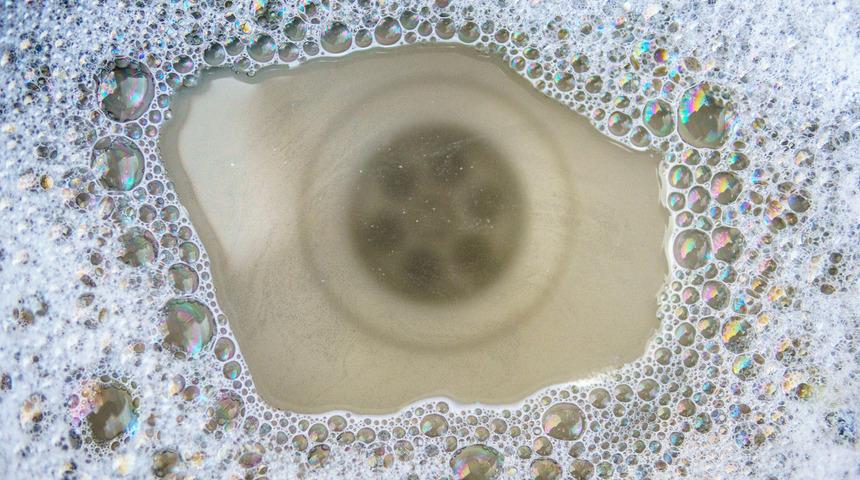 Tıkalı mutfak lavabosunu saniyeler i&ccedil;inde a&ccedil;ıyor! Tesisat&ccedil;ıyı aramadan &ouml;nce...