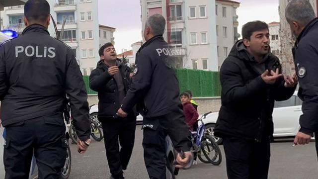 Yer: Aksaray!  İlginç olay, polise yalvardı: 'Beni döv'