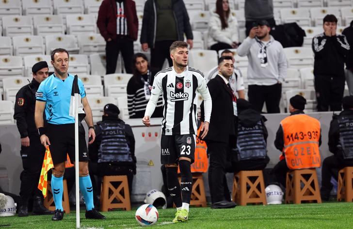 Adı Beşiktaş ile anılıyordu! Siyah-Beyazlılar'ın Alanyaspor beraberliği sonrası Sergen Yalçın'dan canlı yayında olay sözler G1