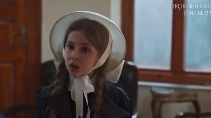 Şakir Paşa Ailesi'nde Aliye Berger'i canlandıran Azra Aksu'ya yorum yağıyor! "Çok ikonik bir karakter" 