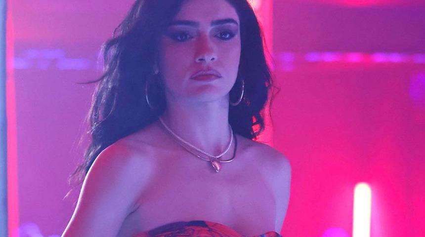 "Ben uzun ilişki insanıyım" demişti... Hazar Ergüçlü ve DJ Artz'dan aşk pozu! "Çok yakışıyorsunuz"