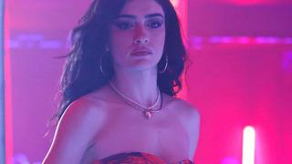 Ben uzun ilişki insanıyım demişti... Hazar Ergüçlü ve DJ Artz'dan aşk pozu! Çok yakışıyorsunuz