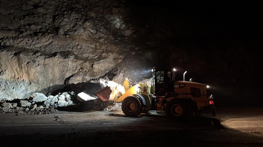 Heyelan nedeniyle Artvin-Ardahan kara yolunda ulaşım kontrollü sağlanıyor