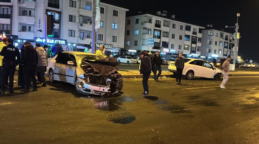 Düzce'de iki aracın çarpıştığı kazada 4 kişi yaralandı