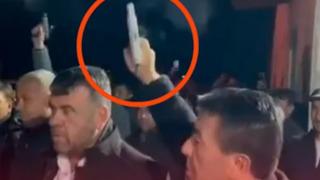 Belediye başkanından tepki çeken görüntü! Düğünde havaya ateş açtı