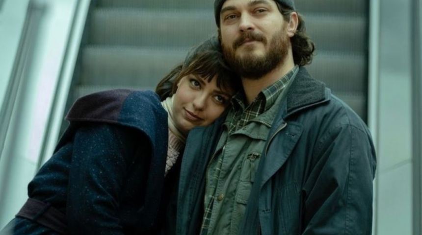 Yılın aşkı belgelendi! Çağatay Ulusoy ve Aslıhan Malbora ilk kez görüntülendi! Kameraları görünce panikledi ortadan kayboldu...