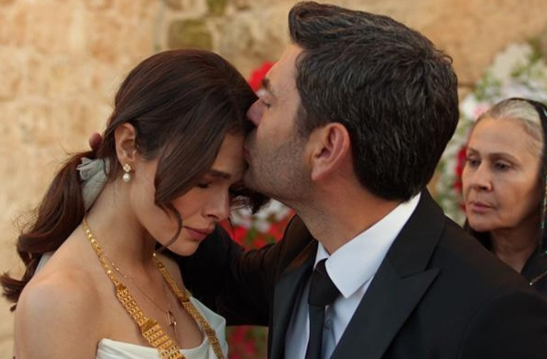 Yengesiyle evlendi d&uuml;ğ&uuml;n gecesi sevgilisine gitti! Uzak Şehir g&uuml;ndem oldu! 'Midem bulandı' 