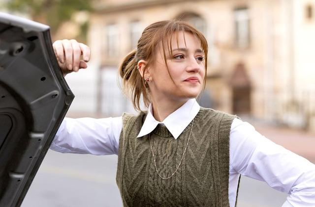 Doğanın içindeki lüks evi konuşuluyordu! Setlerden uzak kalan Gizem Karaca hamile mi?