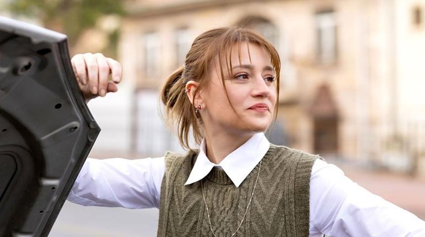 Doğanın içindeki lüks evi konuşuluyordu! Setlerden uzak kalan Gizem Karaca hamile mi?