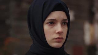 Kızıl Goncalar'ın Zeynep'i Mina Demirtaş kaç yaşında? Pozlarına beğeni yağıyor