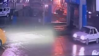İkisi de hayatını kaybetmişti... O anlara ait güvenlik kamerası görüntüleri ortaya çıktı! Çarpan araba takla atarak durabildi