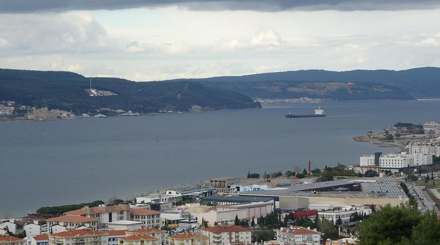 Denizlerin korkulu rüyası geri döndü! Çanakkale Boğazı'nda görülmesiyle korku saçması bir oldu