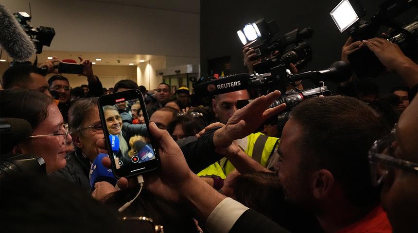 Pablo Escobar'ın sağ kolu 25 yılın ardından coşkuyla karşılandı! Medellin Karteli'nin eski liderlerinin etrafında hiç polis olmaması dikkat çekti