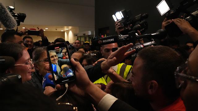 Pablo Escobar'ın sağ kolu 25 yılın ardından coşkuyla karşılandı! Medellin Karteli'nin eski liderlerinin etrafında hiç polis olmaması dikkat çekti