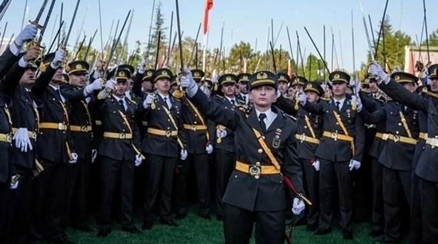 Kılıçlı yemin törenindeki teğmenlerle ilgili karar günü belli oldu! Yüksek disiplin kurulu toplanacak