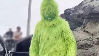 Yok böyle operasyon! O kostümün altında mesleğini icra etti... Dünyaca ünlü film karakteri Grinç uyuşturucu operasyonunda 3 kişiyi yakaladı