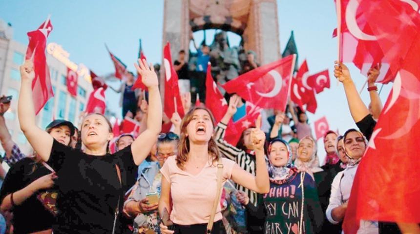 Türkiye'de kutuplaşma: Sakıncalı konular aile içinde konuşulamıyor!