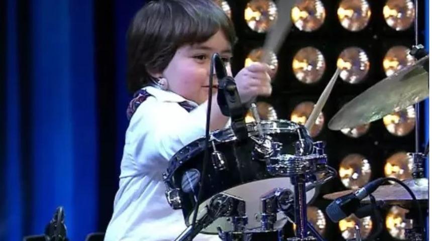Hülya Avşar poposunu ısırmıştı! Yetenek Sizsiniz'in minik Baha'sı son haliyle gündemde 
