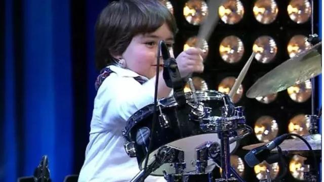 Hülya Avşar poposunu ısırmıştı! Yetenek Sizsiniz'in minik Baha'sı son haliyle gündemde 