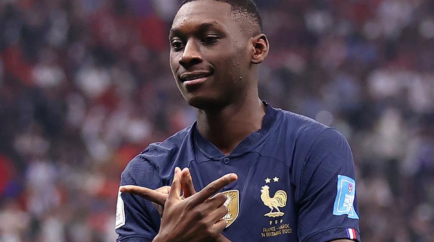 Galatasaray taraftarı transfer nöbetine başladı! Osimhen'in yanına 95 milyon Euro'luk golcü geliyor