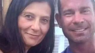 Kan donduran canilik! Yavru kedileri ayaklarıyla ezerek öldürüyorlar... Bir de bunu videoya çekerek paylaşıyorlar