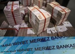 Sürpriz şekilde açıklanan asgari ücret zammı sonrası beklentiler aynı noktada birleşti: Merkez Bankası'nın faiz kararına kesin gözüyle bakılıyor