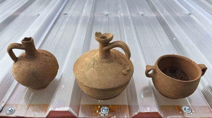 İstinat duvarı yapmak için kazı yaparken tarihi eser buldular