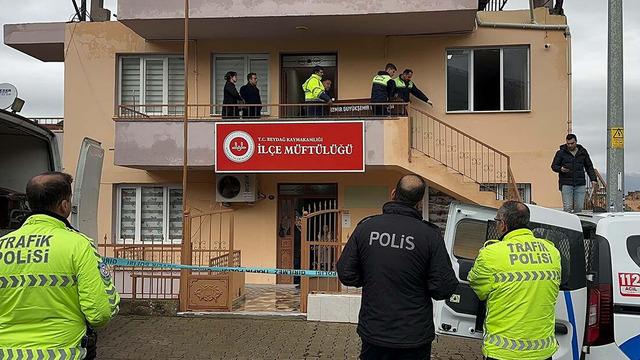 Tam 11 el ateş edildi! Veri hazırlama memuru olarak görev yaptığı müftülükte öldürüldü