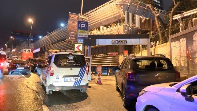 Beyoğlu'ndaki İSPARK'ın kolonlarında çatlak! Otopark boşaltıldı