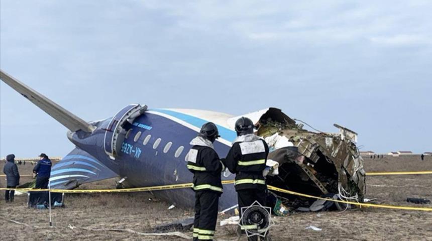 Azeri uçağına kurşun mu sıkıldı? İddialar gündemi bomba gibi sarstı! Dış cephedeki deliklerin Rus füzesine ait olduğu söylentileri şaşkına çevirdi