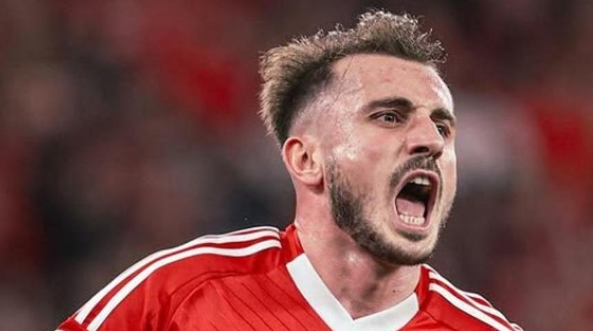 Milli futbolcu Kerem Aktürkoğlu evlilik yolunda ilk adımı attı! Sır gibi sakladığı nişanlısı ortaya çıktı! Görenler aynı yorumu yaptı 