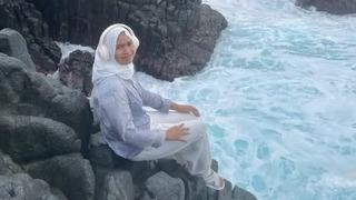 Kayaların üzerine çıkıp poz verdi! Arkadaşlarının gözü önünde dalgalar tarafından sürüklenerek hayatını kaybetti: İşte son anları...