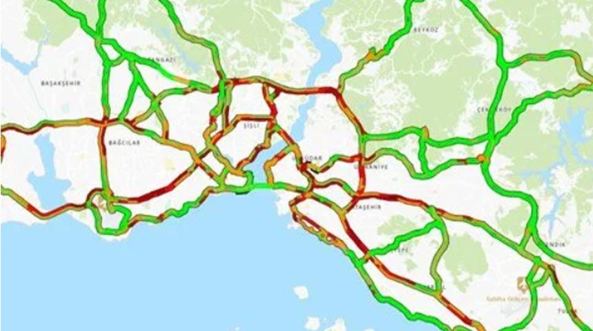 Yağmur İstanbul trafiğini kilitledi! Genel yoğunluk yüzde 80lere çıktı...