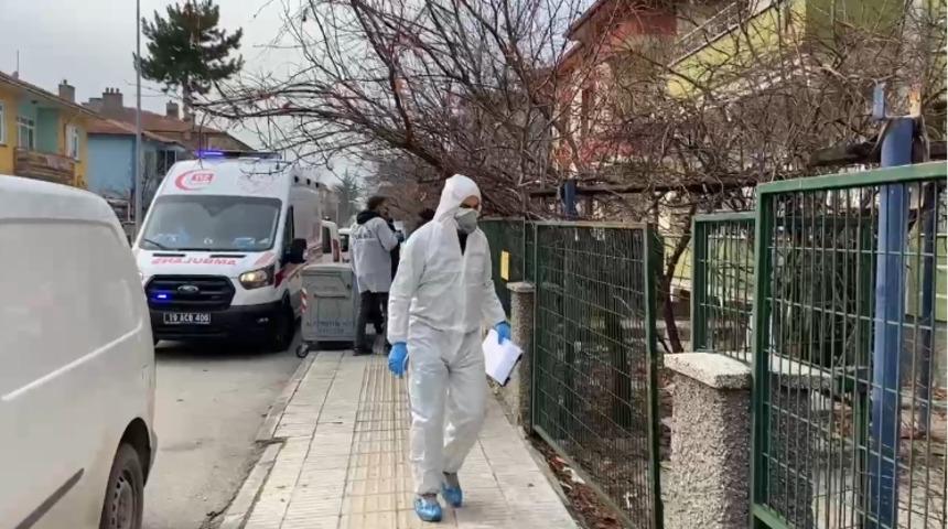 Çilingirle girilen evinde başı parçalanmış cesedi bulundu! Pitbull şüphesi