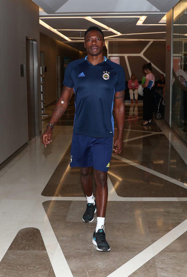  Fenerbahçe'de Carlos Kameni ile yollar ayrılıyor G1