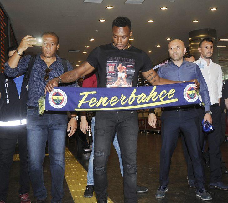  Fenerbahçe'de Carlos Kameni ile yollar ayrılıyor G4