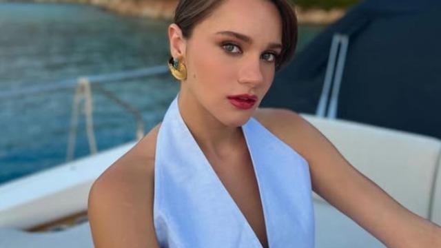 Hudutsuz Sevda'nın yıldızı Miray Daner sahilde aşka geldi! Sevgilisi Ata Caner Çerçioğlu ile ilk kare