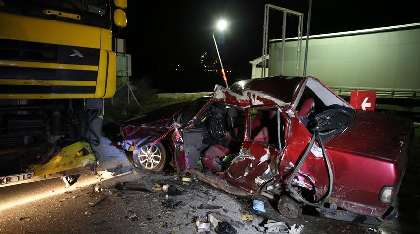 Edirne'de tırla çarpışan otomobilin sürücüsü öldü