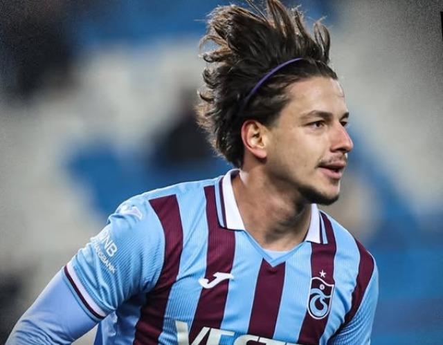 Ünlü futbolcu Enis Destan nişanlandı! Annesi gelinini istemedi! Yaş farkı çileden çıkardı