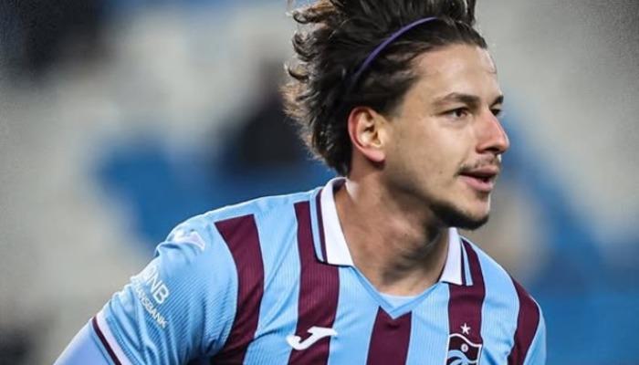Ünlü futbolcu nişanlandı! Yaş farkı annesini çileden çıkardı