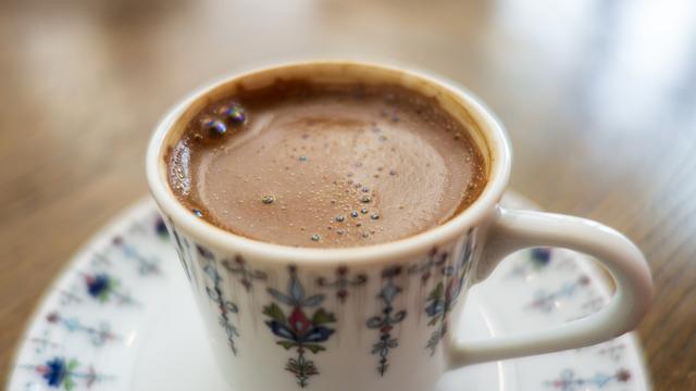 Türk kahvesi sağlığa zararlı mı? İsveçli bilim adamlarının yorumu tartışma yarattı: Uzmanlar sert çıktı!