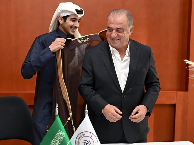 Fatih Terim'e 'Bişt' giydirdiler! Al Shabab Başkanı'nın ilk karşılaşmadaki sözleri gündem oldu