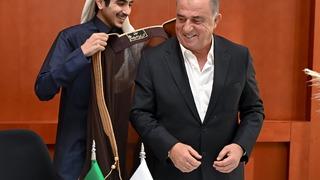 Fatih Terim'e 'Bişt' giydirdiler! Al Shabab Başkanı'nın ilk karşılaşmadaki sözleri gündem oldu