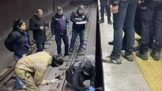 Marmaray'da raylara atlayan kişi hayatını kaybetti